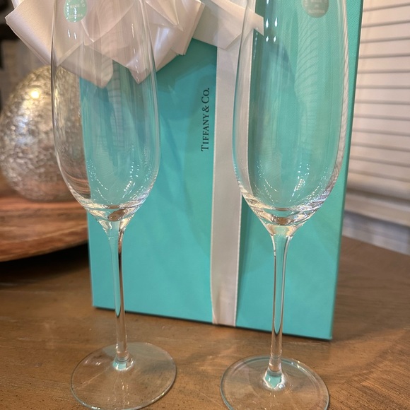 Tiffany & Co. Crystal champagne flutes with White Ribbon and Box - Picture 7 of 12
